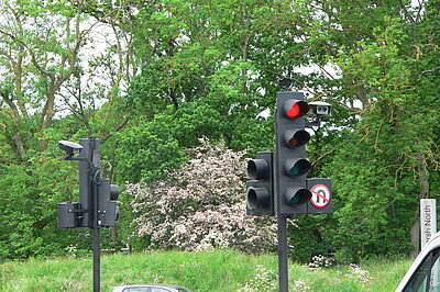ULEZ cameras on traffic lights at Honeypot Lane